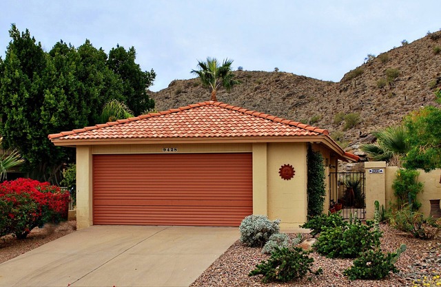 Mini Mansion! Backs to South Mtn Preserve. Great views!