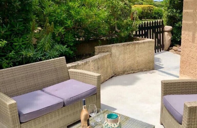 Mini-villa air-conditioned 30 m from the sea