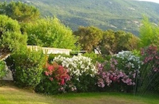 MINI-VILLA for 2 to 4 people, CORSICA SOUTH, 100 m from the sea