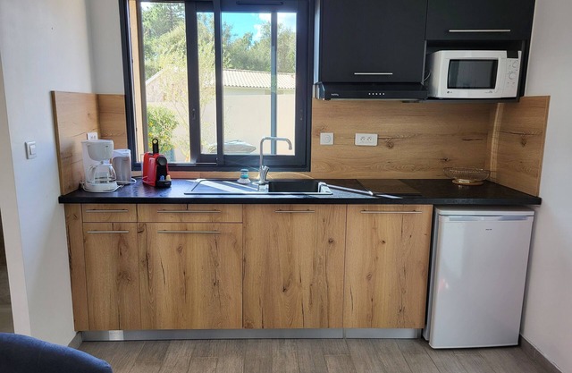 Mini villa in Lecci for couples 5 Km from the beach of St Cyprien and Cala Rossa