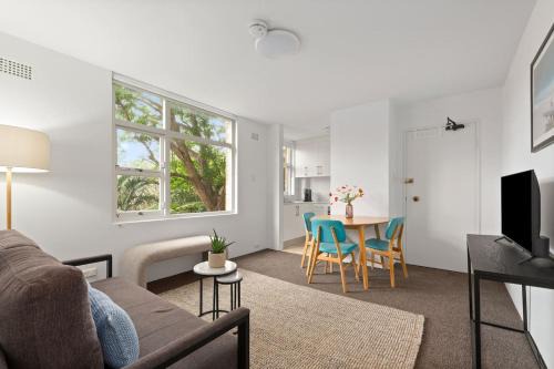 Minimalist Mosman - Essential Stay near Beach & Zoo