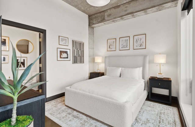 MINNeSTAY* Sable 902 - Penthouse | North Loop | Skyline Balcony | Target Field