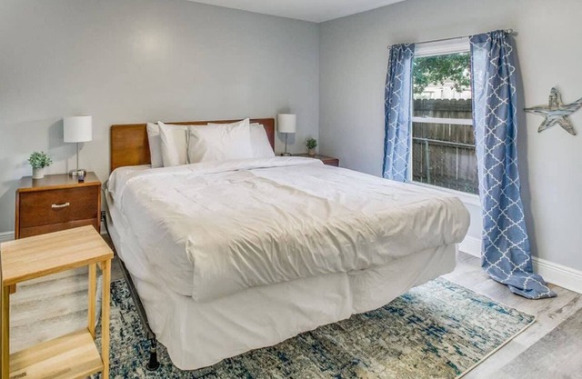 Mins to Downtown & the Beach! Myrtle Main-House