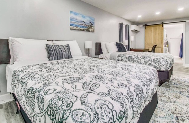 Mins to Downtown & the Beach! Comfy Myrtle Suite