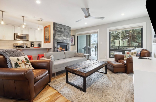 Mint 2 BR/2BA Condo above Town of Vail Bus Stop