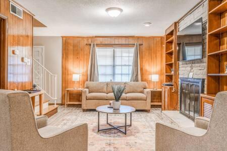 Minutes from the Airport - Wonderful Warrington