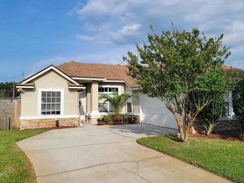 Minutes to Beach, Mayo Clinic, Hot Tub, King Bed, Free PPV