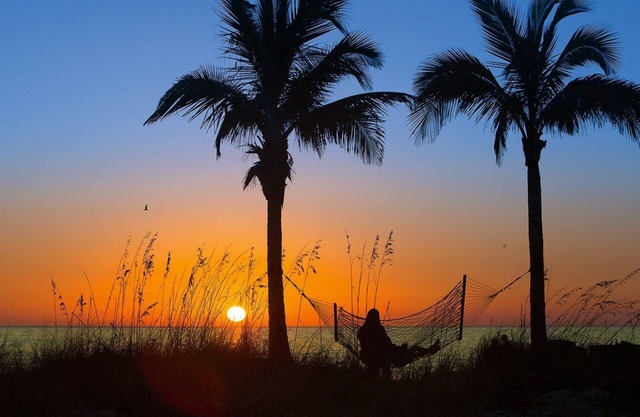 Minutes to beach; arcade, multifamily, Outdoor oasis, sleeps 10