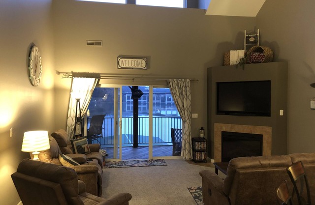 Miramar 3 Br 2 Ba + loft, 245 4A, Screened deck overlooking main channel, Wifi