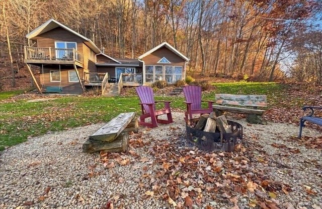 Mississippi River waterfront cabin just steps from the beach and boat launch