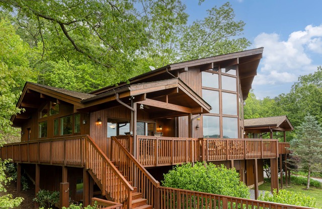 Misty Mountain with Luxury Views!