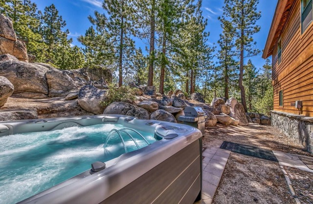 MK486- Large Hot Tub, Close To Casinos and Beach
