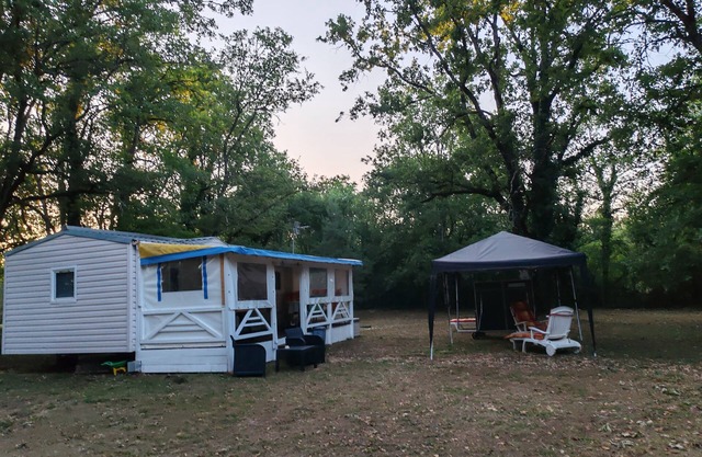 Mobile home in a corner of paradise