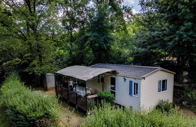 Mobile Home 'Du Soleil' with Shared Pool, Private Terrace and Wi-Fi