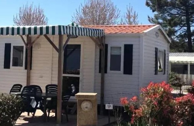 Mobile-Home Standard 26m2 2 Schlafzimmer + Terrace (landside) 4 Personen