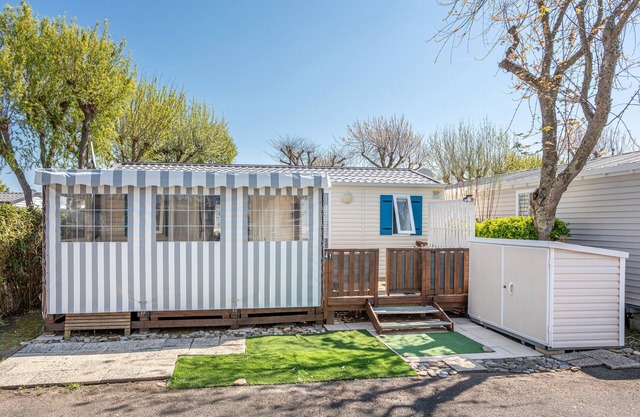 Mobile Home 'Au Calme - Piscine' with Shared Pool and Private Terrace