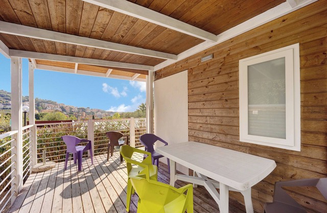 'Mobile Home Next 231' with Pool, Private Terrace & Wi-Fi