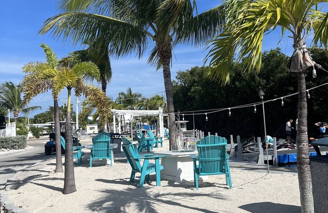 Mobile Home - RV LOT Calusa Campground