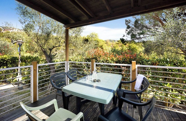 'Mobile Home Ulivi 148' with Pool, Private Terrace & Wi-Fi