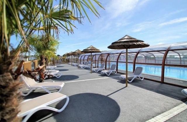 Mobile Home 'Villa Landreau - Le Fenouiller 85' with Shared Pool and Private Terrace