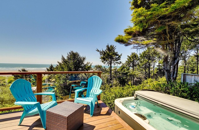 Moclips Home w/Hot Tub & Stunning Beach Views!