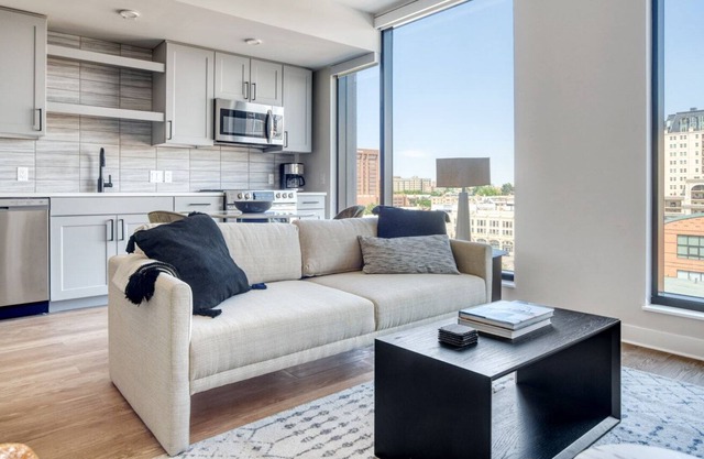 Mod Golden Triangle 1BR w/ Pool, Gym & W/D, next to Park, by Blueground