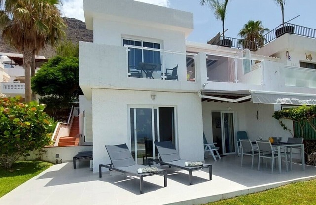 Modern 1 bed in popular Los Gigantes with large terrace with sea & cliff views