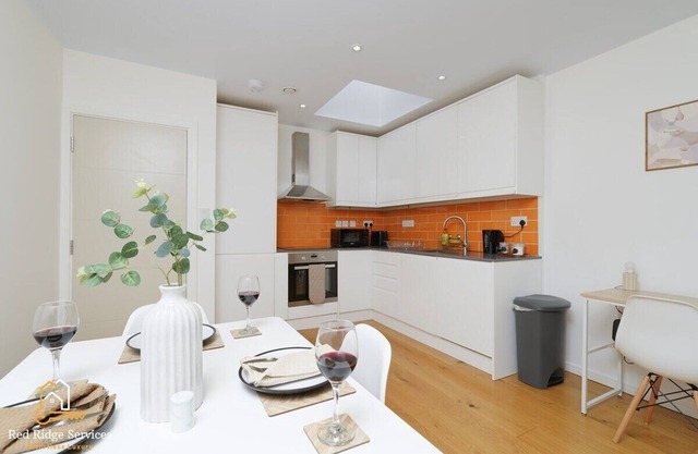 Modern 1 Bedroom Apartment | Contractors | Business | Weekly/Monthly Stays