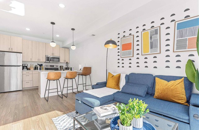 Modern 1BD Near DT & UMN Gym Street Parking