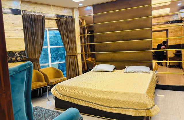 Modern 1BR Apartment & Kitchen Near MM Alam, Gulberg 3, Liberty Market, Stadium