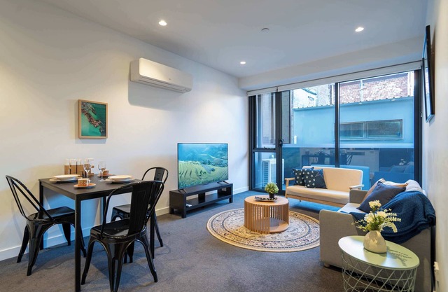 Modern 1BR Apt Near Swinburne & Glenferrie Rd