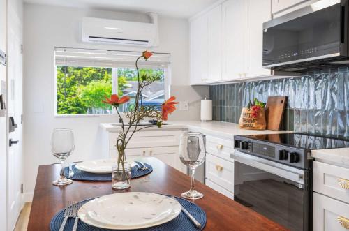 Modern 1BR Designer's Oasis 1min to I-5 Costo