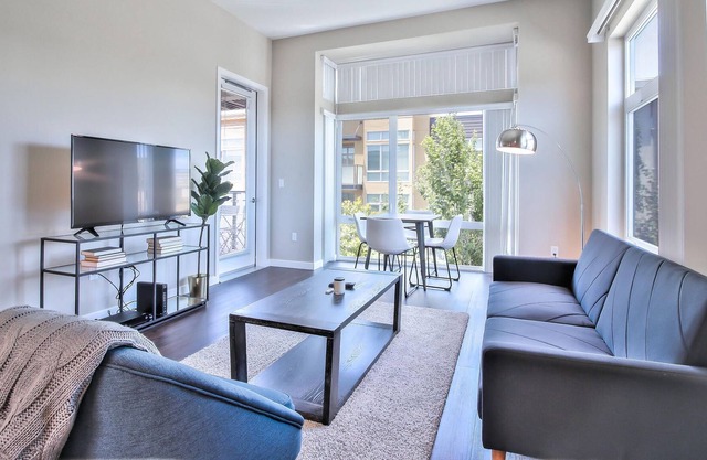 Modern 1BR in Cupertino, Pool + Parking