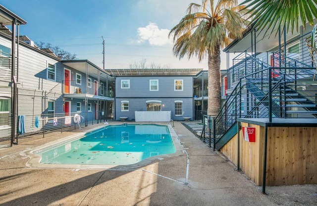 Modern 1BR Near UT Hyde Park Evonify