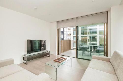 Modern 2 Bedroom Apartment in Canada Water London - Stylish Stay by the River Thames