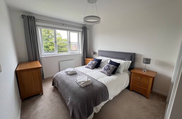 Modern 2 Bedroom Flat in Quiet Village w/Ensuite