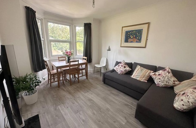 Modern 2 bedroom flat, SE6