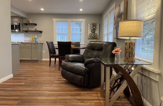 Modern 2 Bedroom Rental House, Close to Lake Michigan