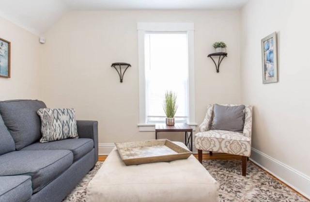 Modern 2-Story Convenient for Large Families