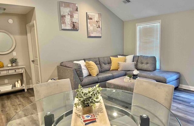 Modern 2bd 2ba - Near I75, No Steps, Free Wifi