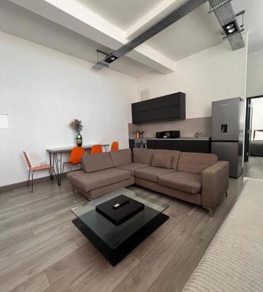Modern 2bed warehouse conversion apartment for 6 people - London