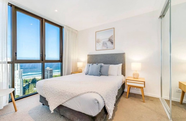 Modern 2BR Broadbeach - Ocean & Hinterland Views