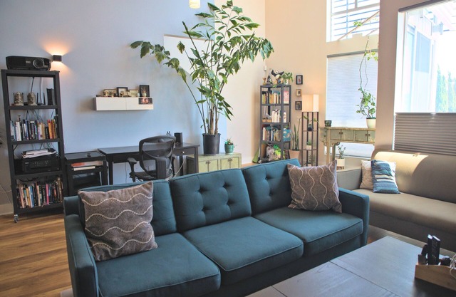 Modern 2BR + Loft Family Home, steps to Echo Park