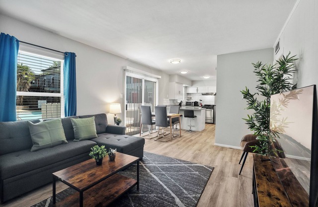 Modern 2BR Near UT | Hyde Park | Evonify 3136