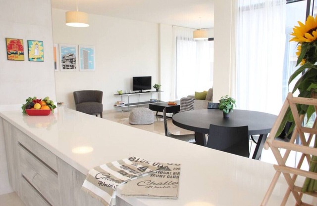 Modern 3 Bed 3 Bath Apt w/Sea View