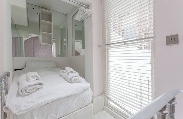 Modern 3 bed Appartment in leafy hampstead