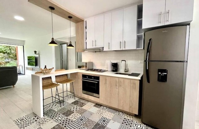 Modern 301 apartment w/AC + Parking