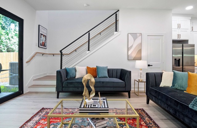 Modern 3BD/2.5 B in The heart Houston minutes from Downtown/Heights