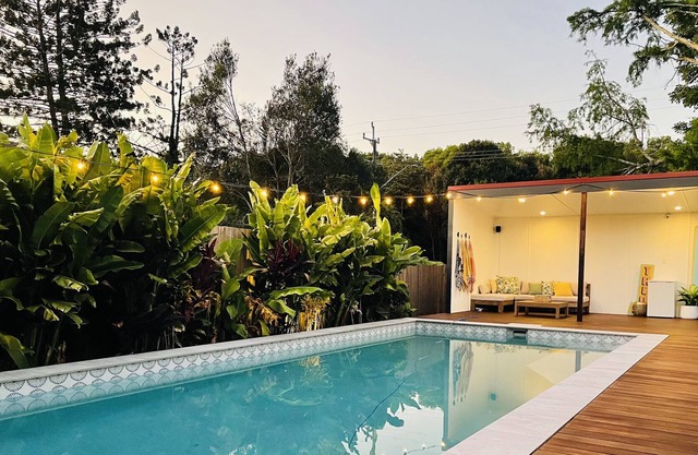 Modern 3bd home close to town W/pool & WI-FI