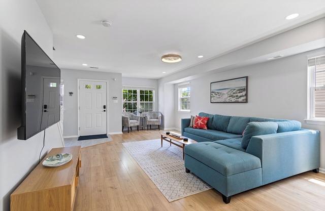 Modern 3BR - Central Air + Parking - 3 Blocks to Beach + Casinos